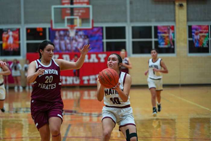 mathis-london-girls-basketball-playoffs00080